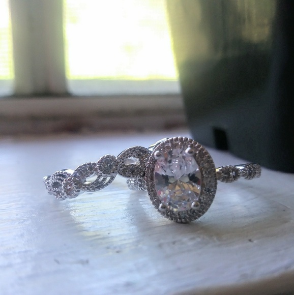 NWT The Sera Ring Set - Picture 2 of 4